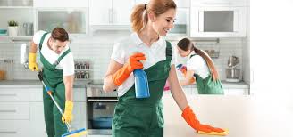 Có phải trả tiền tàu xe cho người giúp việc?