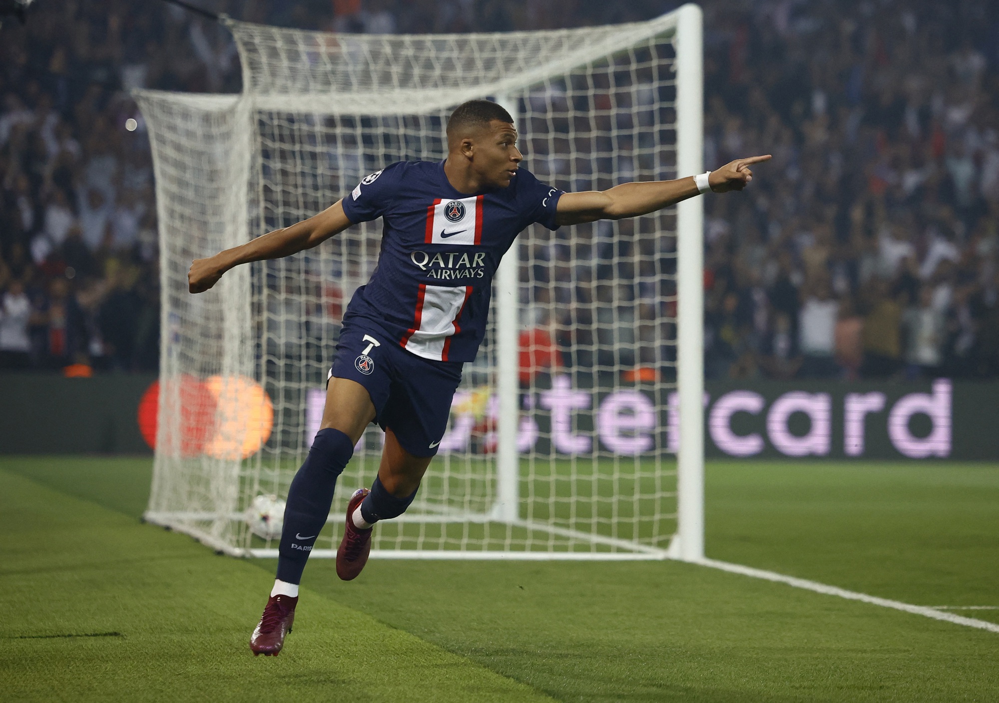 Juventus gục ng&atilde; trước PSG, Real Madrid thắng Celtic - Ảnh 1.