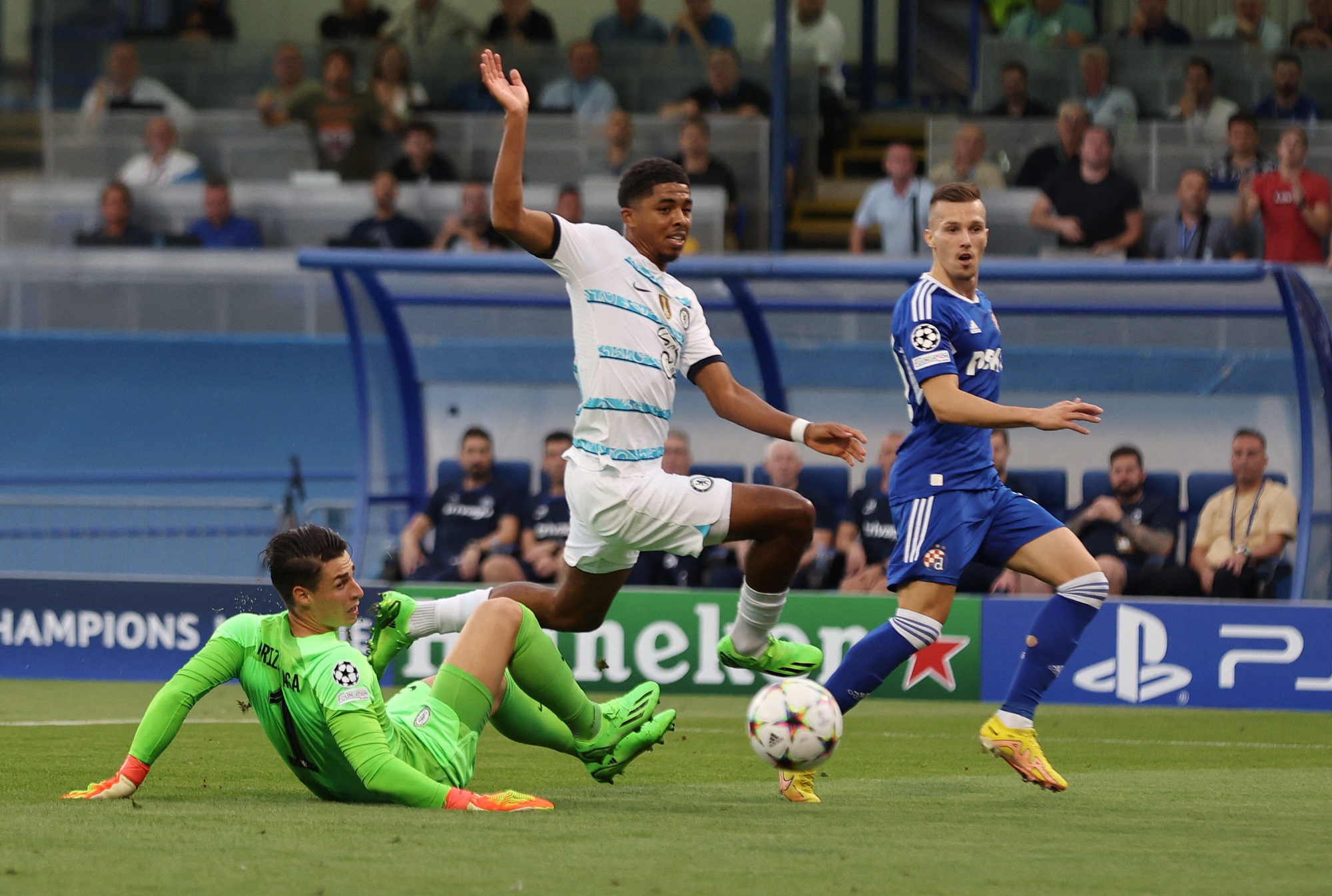 Mislav Orsic scores