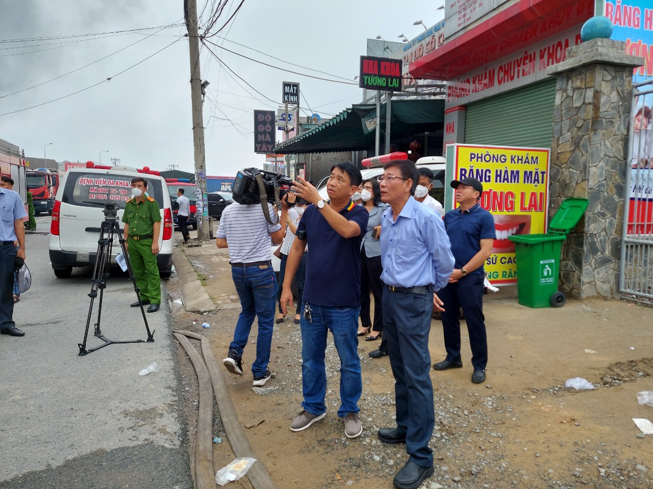 C&ocirc;ng an TP HCM hỗ trợ B&igrave;nh Dương t&igrave;m người trong vụ ch&aacute;y qu&aacute;n karaoke - Ảnh 3.