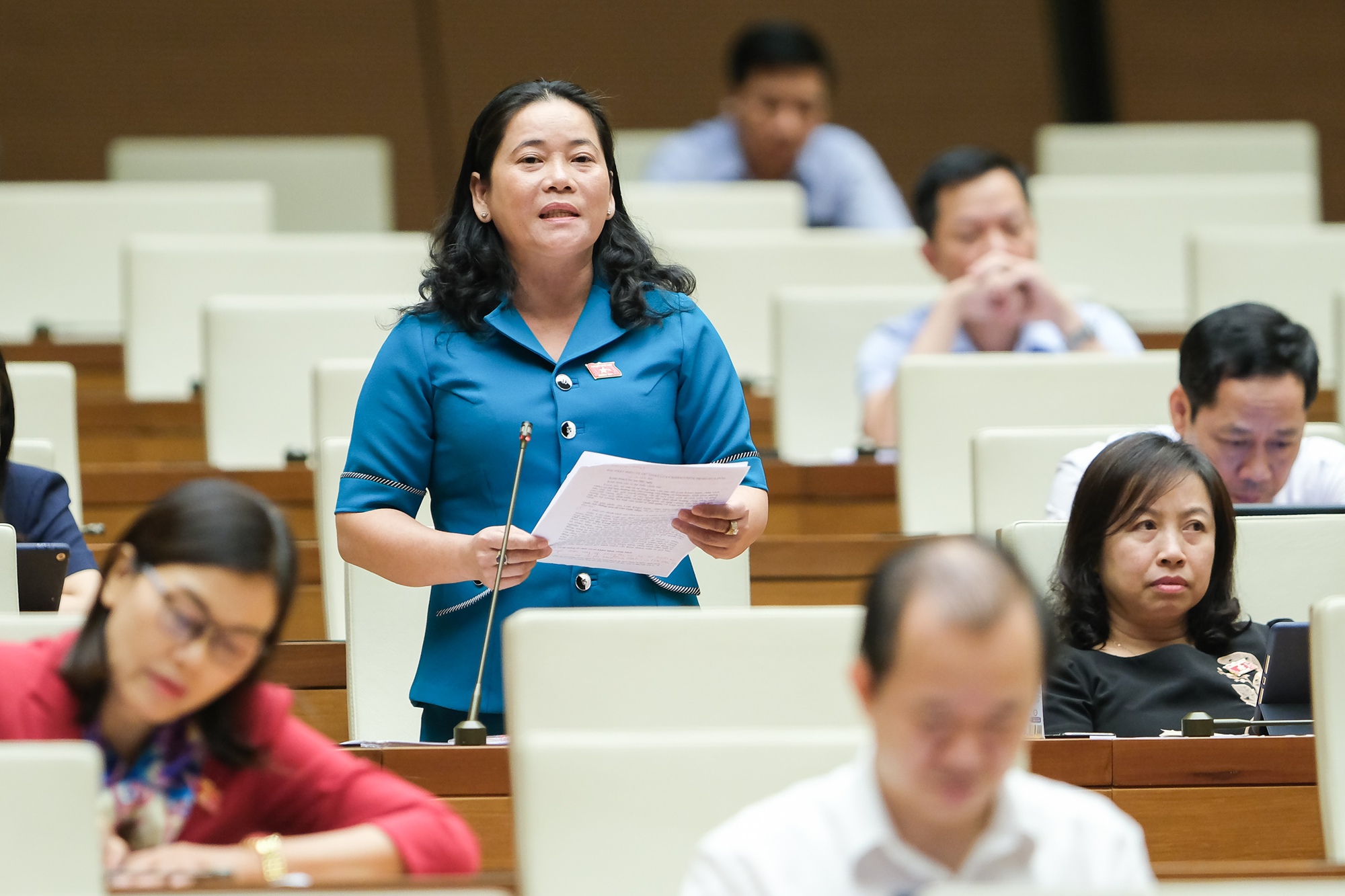 Đề nghị bổ sung c&ocirc;ng nh&acirc;n lao động l&agrave; đối tượng cần được quan t&acirc;m trong kh&aacute;m chữa bệnh - Ảnh 1.