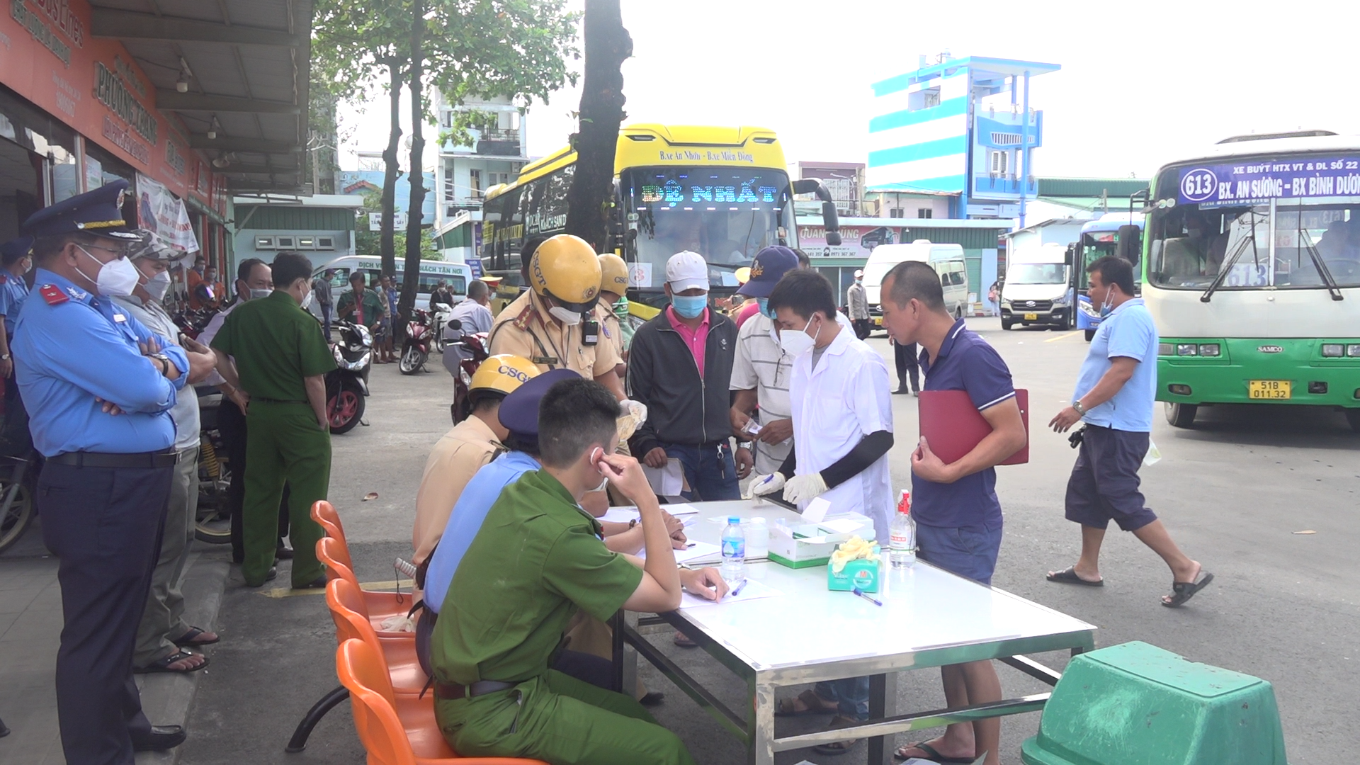 VIDEO: Phát hiện tài xế nghi dương tính ở bến xe An Sương