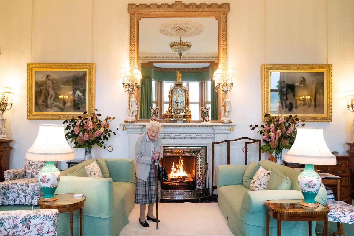 Thành viên Hoàng gia Anh gấp rút về thăm Nữ hoàng Elizabeth II