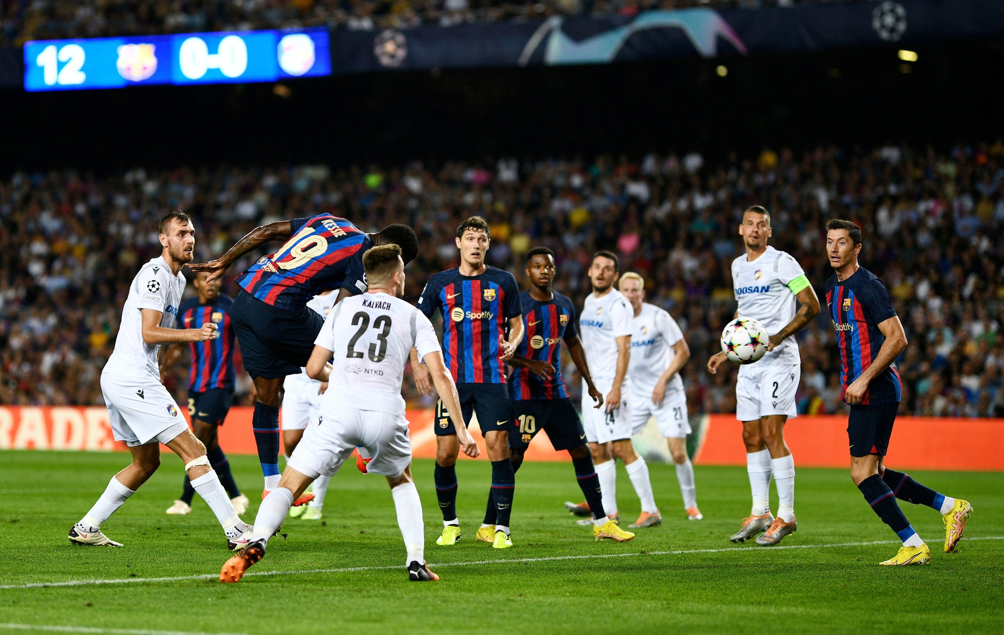 Thắng tưng bừng, Barcelona v&agrave; Bayern Munich bay cao bảng tử thần - Ảnh 3.