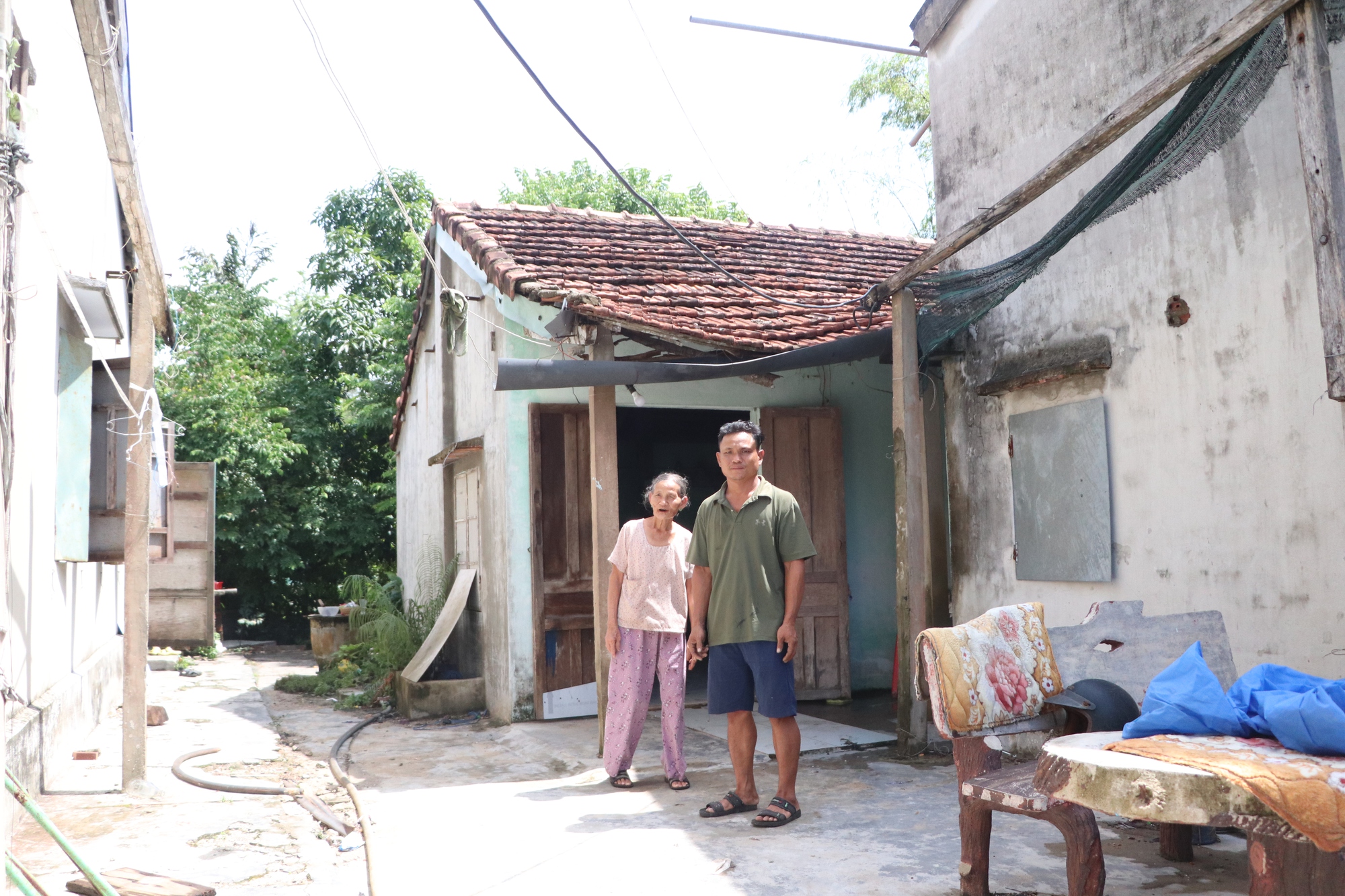 Quảng Nam: Xin dời kh&ocirc;ng được, xin sửa cũng kh&ocirc;ng, nh&agrave; d&acirc;n sập su&yacute;t đ&egrave; chết cả nh&agrave; - Ảnh 5.