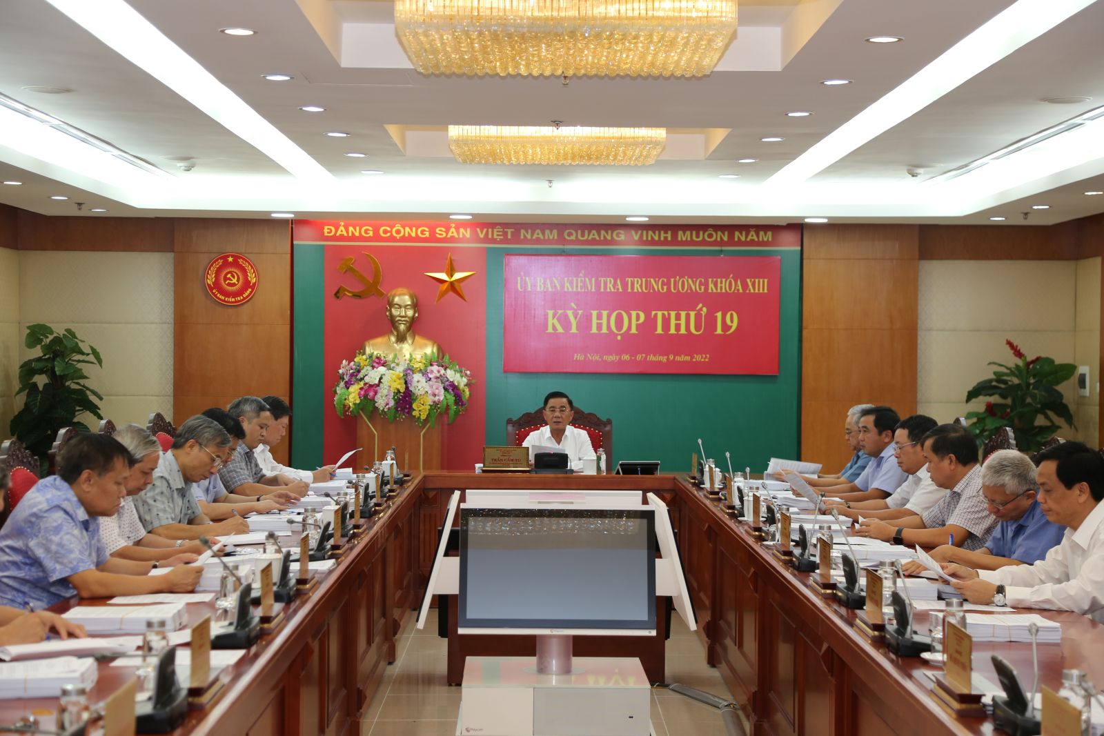 Li&ecirc;n quan Việt &Aacute;, Ủy ban Kiểm tra Trung ương đề nghị kỷ luật B&iacute; thư Hải Dương - Ảnh 1.