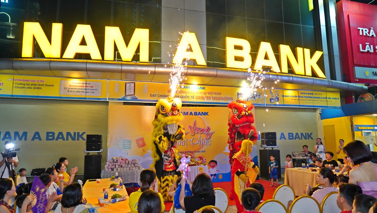 “Trăng vàng hạnh phúc” mang yêu thương đến thiếu nhi - Ảnh 1.