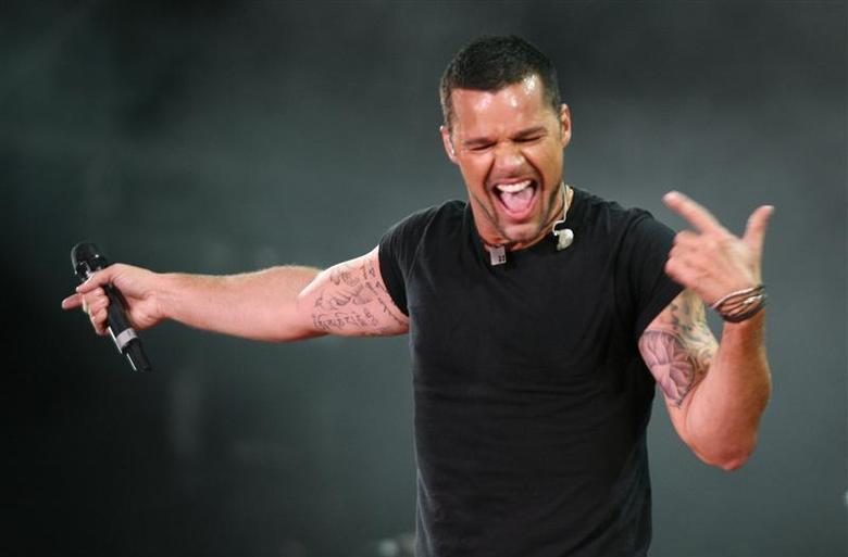 Ca sĩ Ricky Martin kiện ch&aacute;u trai, đ&ograve;i bồi thường 20 triệu USD - Ảnh 2.