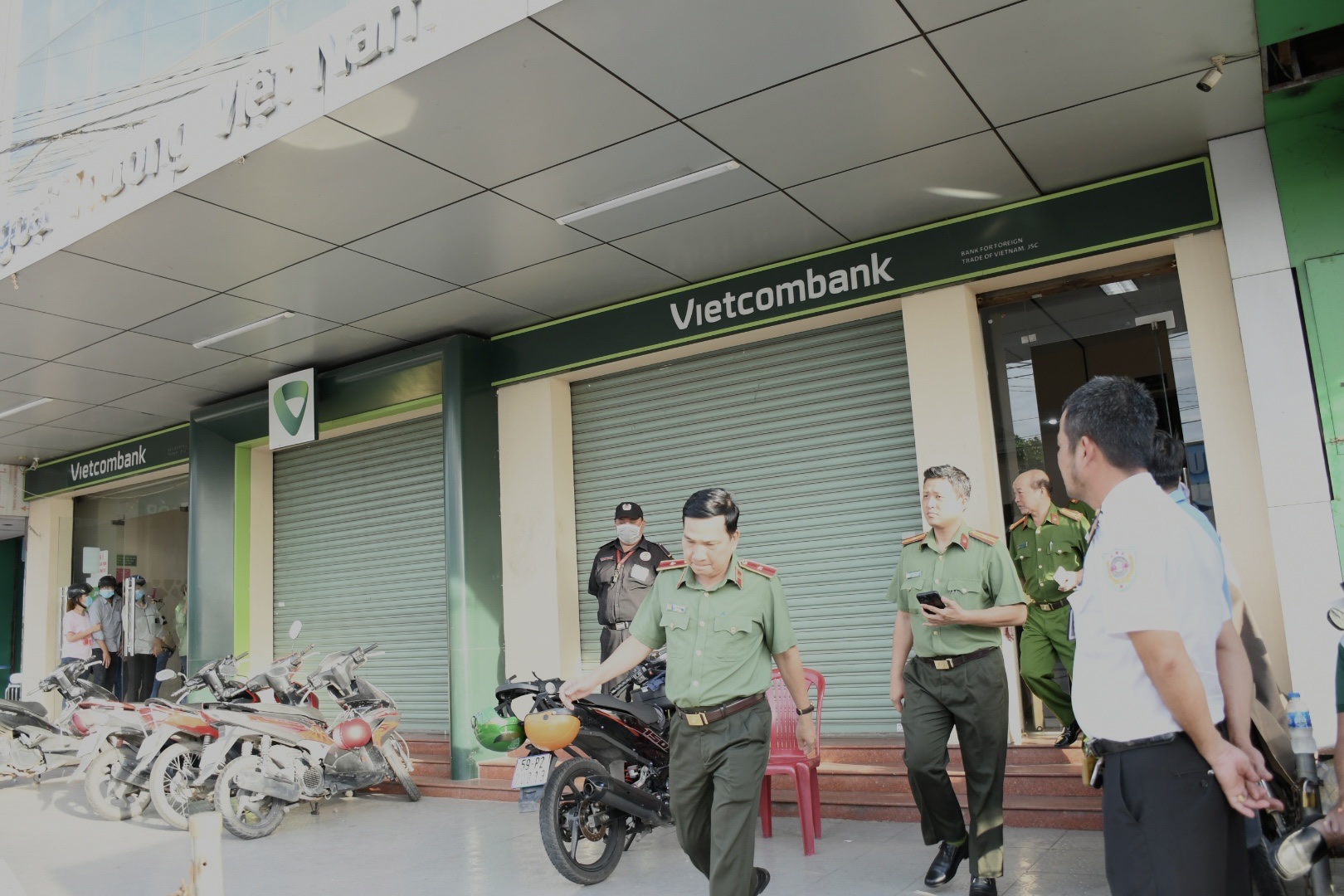 Nóng: Vừa xảy ra vụ cướp ở Ngân hàng, Thiếu tướng Nguyễn Sỹ Quang tới hiện trường