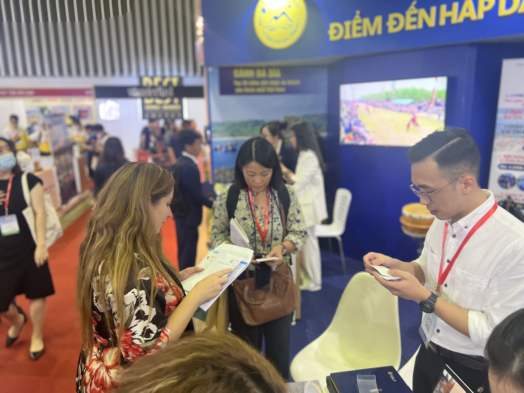 H&agrave;ng ng&agrave;n tour k&iacute;ch cầu, v&eacute; m&aacute;y bay gi&aacute; rẻ tại hội chợ du lịch quốc tế TP HCM - Ảnh 2.