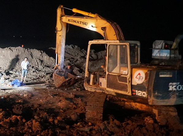Đang nỗ lực cứu b&eacute; trai lọt xuống trụ b&ecirc;-t&ocirc;ng s&acirc;u 35m - Ảnh 1.