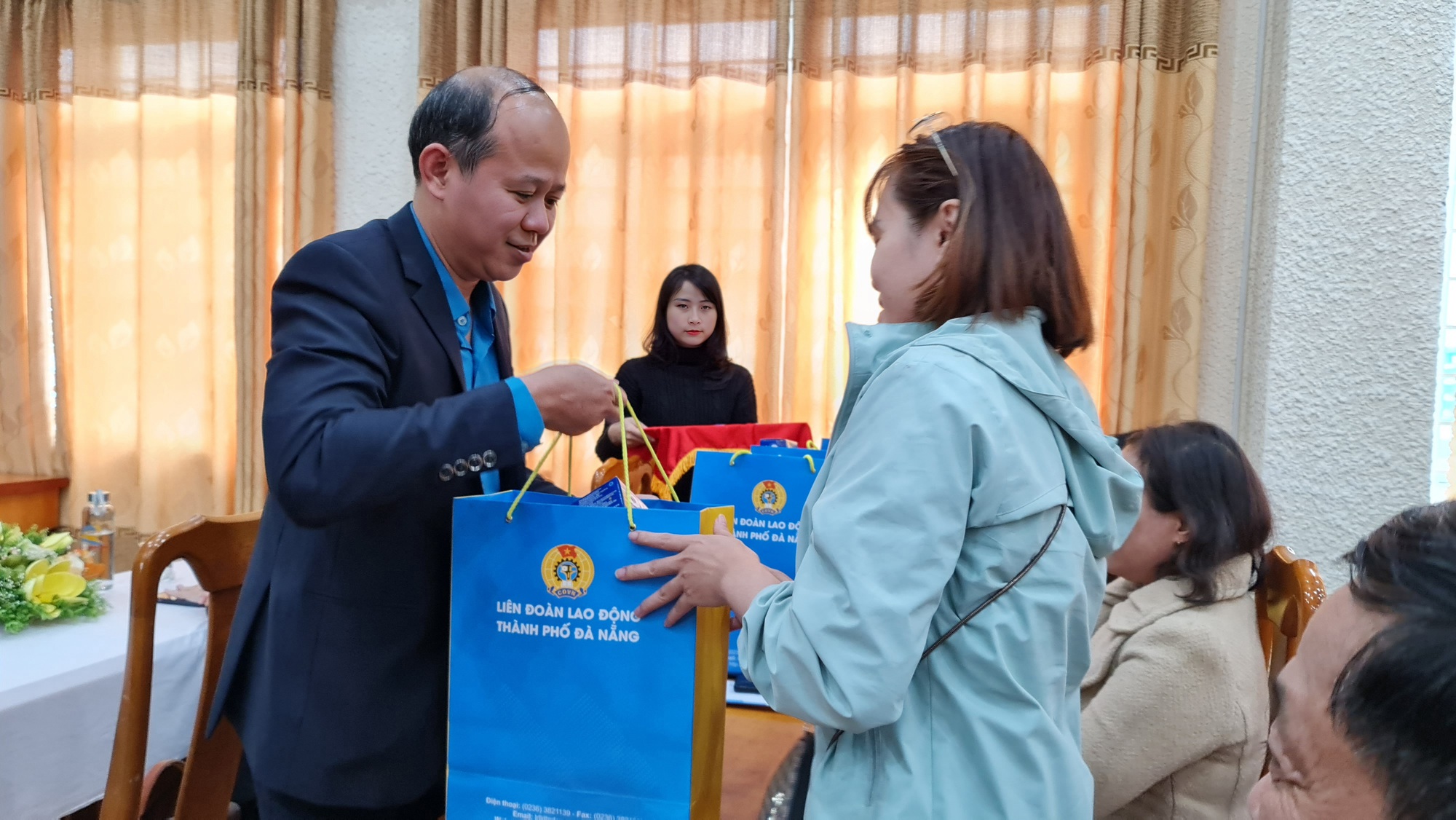 Động vi&ecirc;n c&aacute;n bộ C&ocirc;ng đo&agrave;n cơ sở c&oacute; ho&agrave;n cảnh kh&oacute; khăn - Ảnh 2.