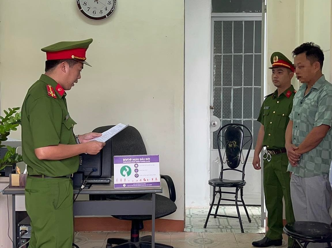 Bắt và khám xét nhà 1 phó chánh văn phòng vì liên quan nhận hối lộ