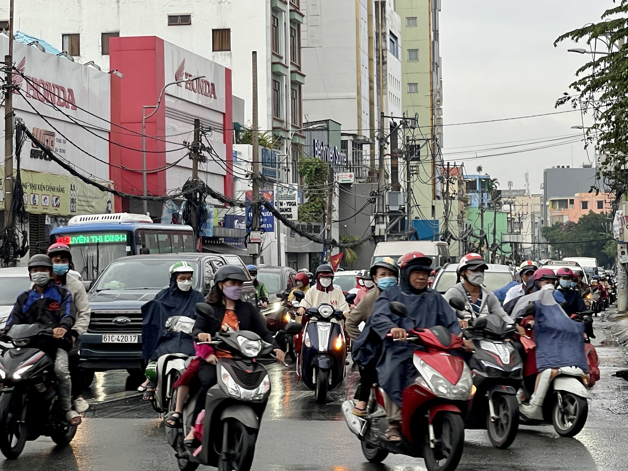 Chùm ảnh ngày đầu cấm xe khách giường nằm tại TP HCM - Ảnh 4.