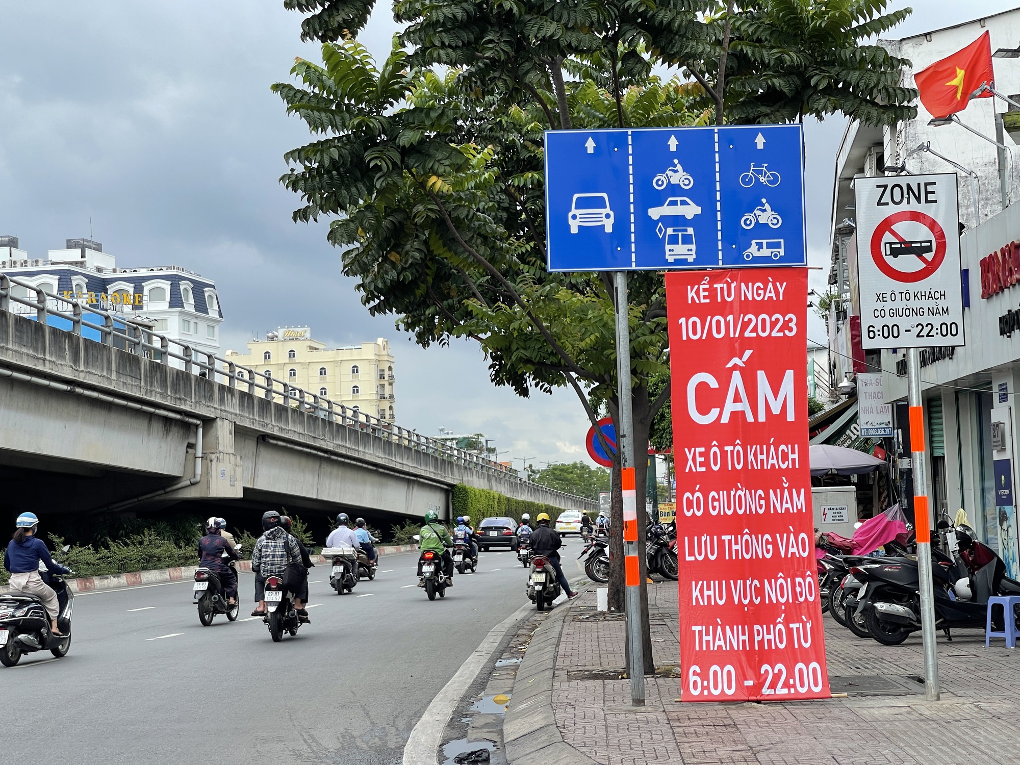 Chùm ảnh ngày đầu cấm xe khách giường nằm tại TP HCM