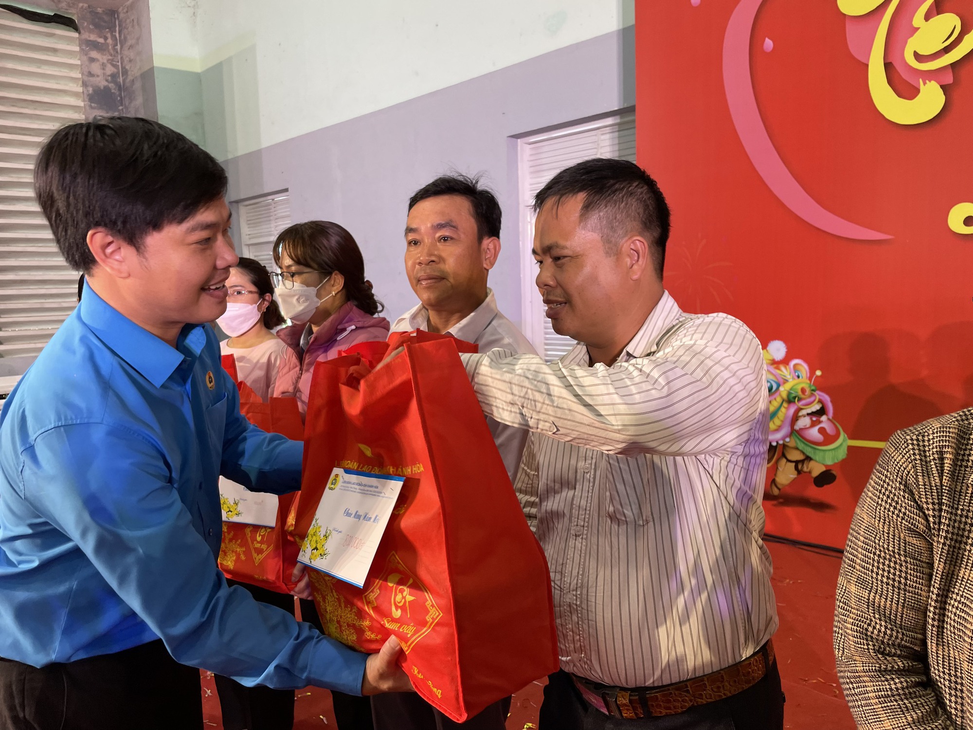 Đưa Tết đến mọi nhà