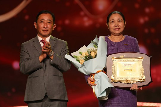 Bộ Văn h&oacute;a, Thể thao v&agrave; Du lịch tặng bằng khen cho chương tr&igrave;nh Mai V&agrave;ng nh&acirc;n &aacute;i - Ảnh 2.
