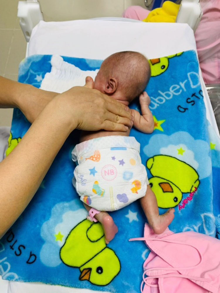 Kỳ t&iacute;ch cứu sống những em b&eacute; t&iacute; hon - Ảnh 1.