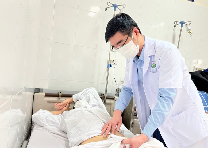 Quan hệ sai tư thế, người đàn ông trung niên gãy dương vật sau tiếng "khục"