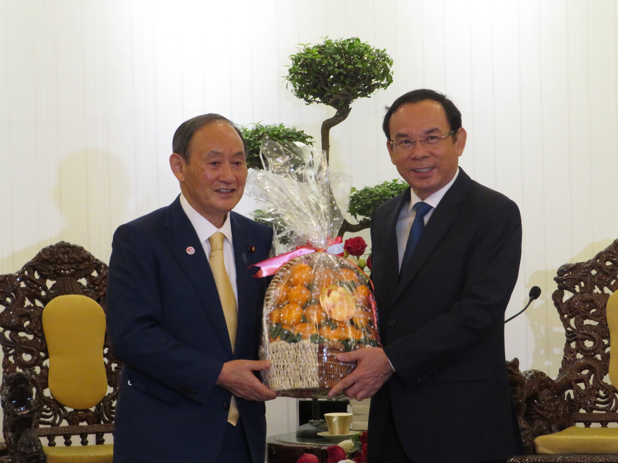B&iacute; thư Th&agrave;nh ủy TP HCM tiếp nguy&ecirc;n Thủ tướng Nhật Bản Suga Yoshihide - Ảnh 3.