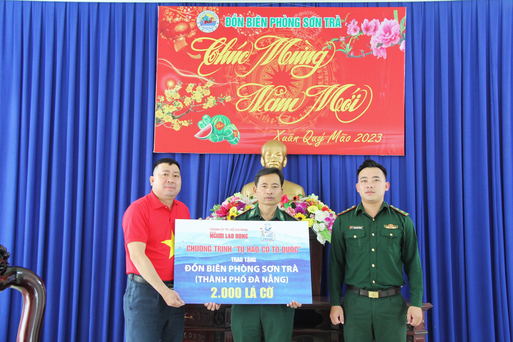 “Tự hào cờ Tổ quốc” động viên tinh thần ngư dân, chiến sĩ biên phòng tại Đà Nẵng