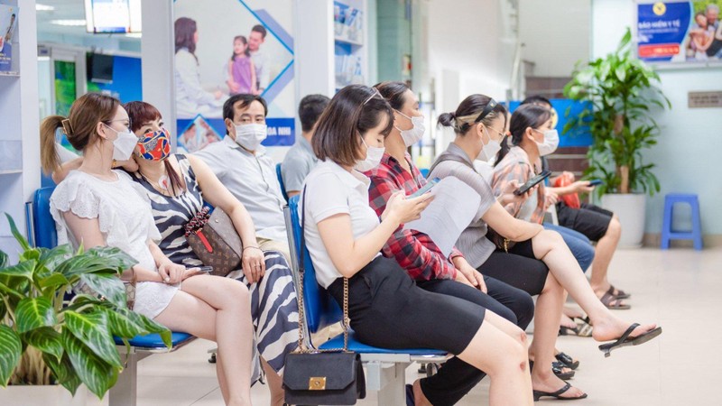 Gi&aacute;m s&aacute;t người nhập cảnh từ khu vực b&ugrave;ng ph&aacute;t dịch COVID-19 - Ảnh 2.