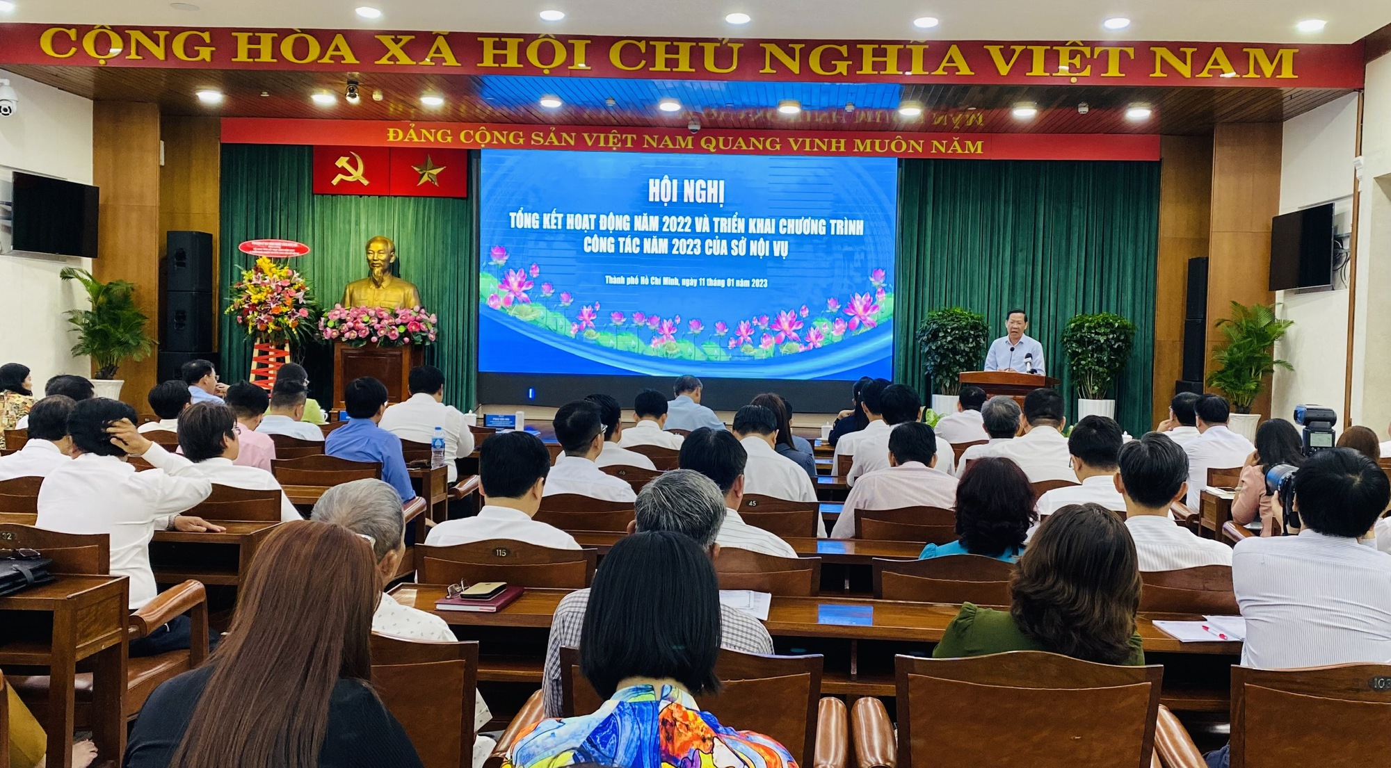 Chủ tịch UBND TP HCM ra đề b&agrave;i quan trọng với ng&agrave;nh nội vụ - Ảnh 2.