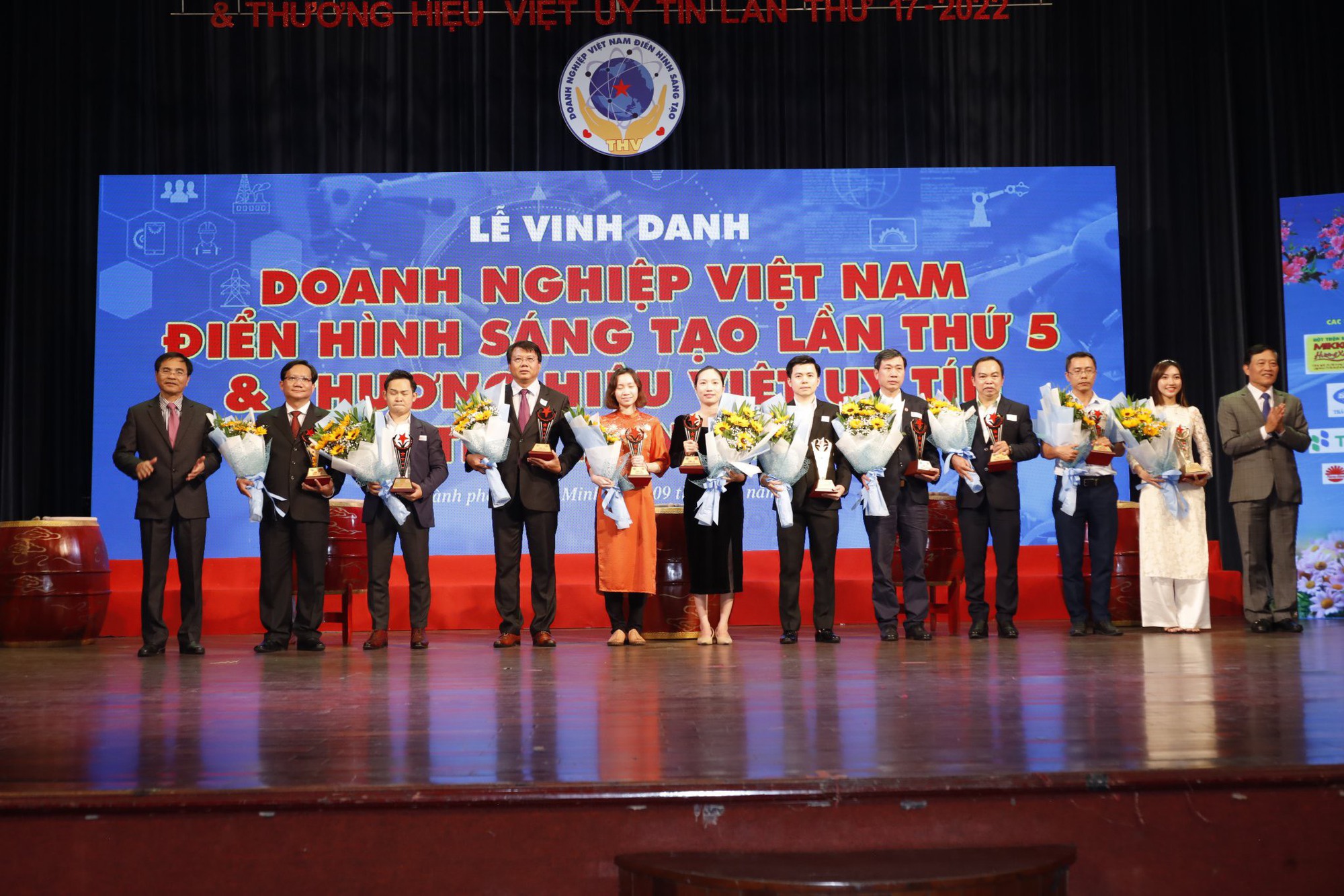Vinh danh doanh nghiệp điển hình sáng tạo và thương hiệu Việt uy tín - Ảnh 1. Vinh danh doanh nghiệp điển hình sáng tạo và thương hiệu Việt uy tín - Ảnh 1.