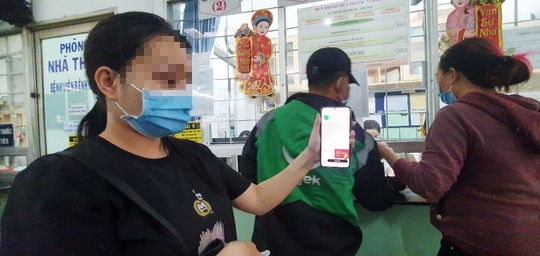 Khám bệnh không chờ đợi, không tiền mặt ở Bệnh viện Bệnh Nhiệt đới TP HCM - Ảnh 2.