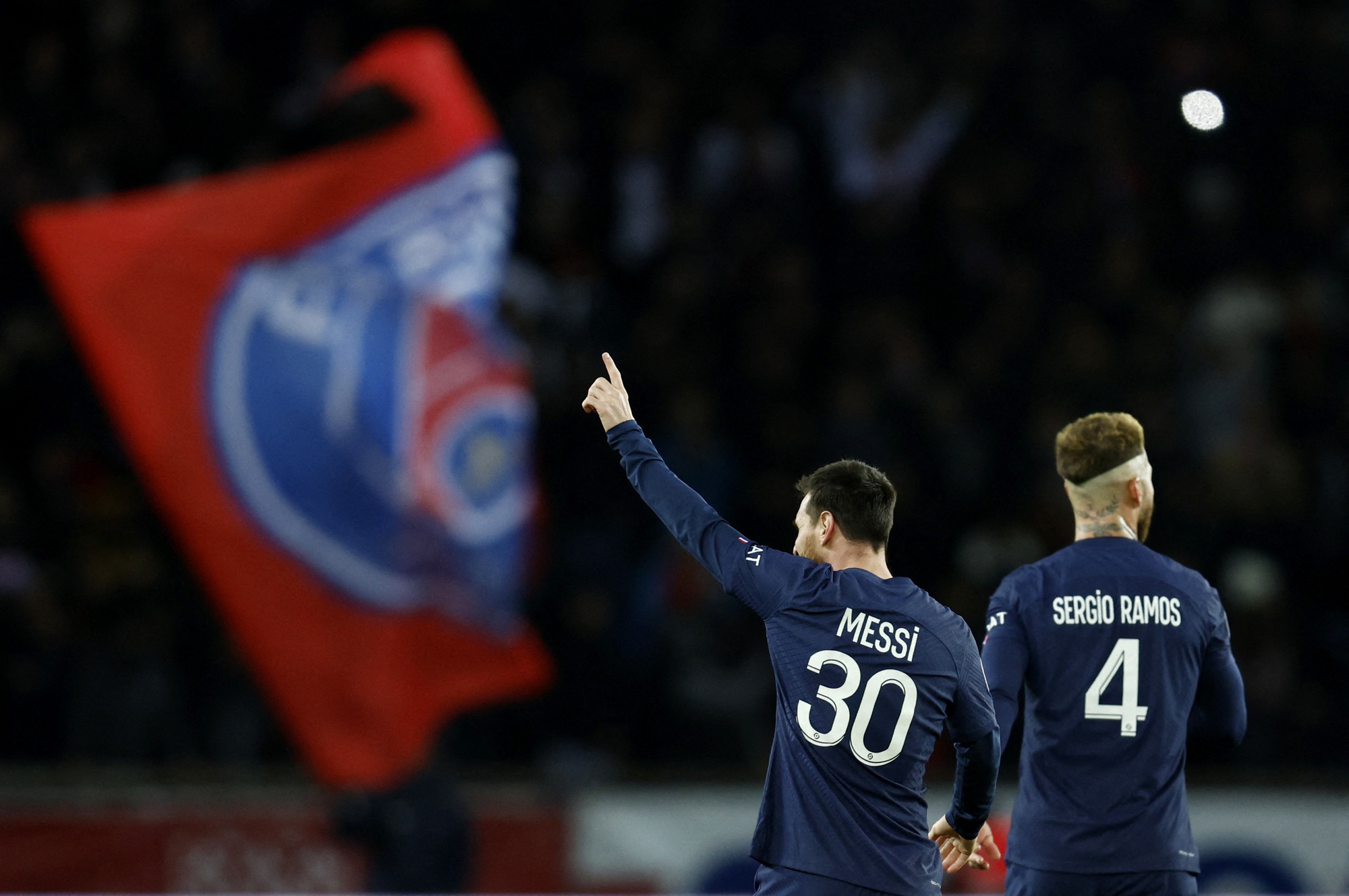 Messi "nổ súng" trong ngày trở lại Ligue 1