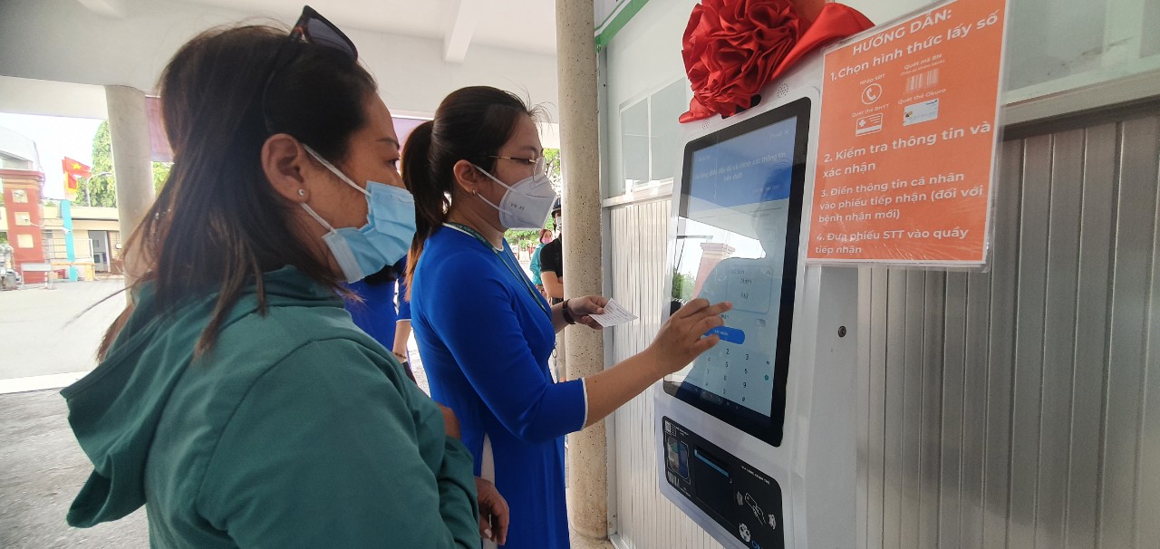 Khám bệnh không chờ đợi, không tiền mặt ở Bệnh viện Bệnh Nhiệt đới TP HCM