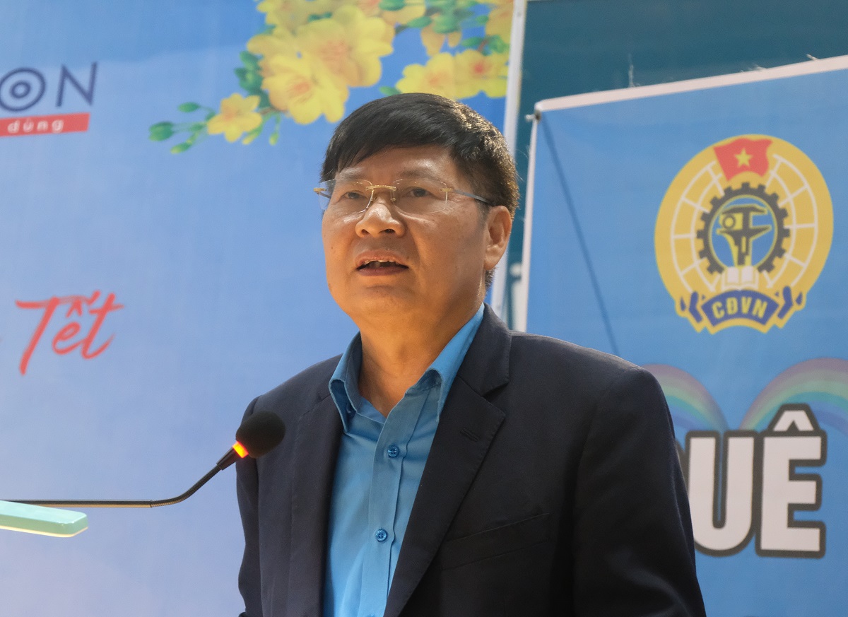 Xuyên đêm ở sân bay đón công nhân về quê ăn Tết trên chuyến bay miễn phí - Ảnh 4.