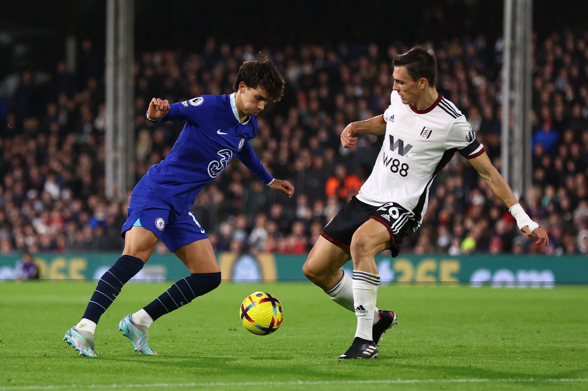 T&acirc;n binh Joao Felix nhận thẻ đỏ ng&agrave;y ra mắt, Chelsea thua thảm Fulham - Ảnh 1.