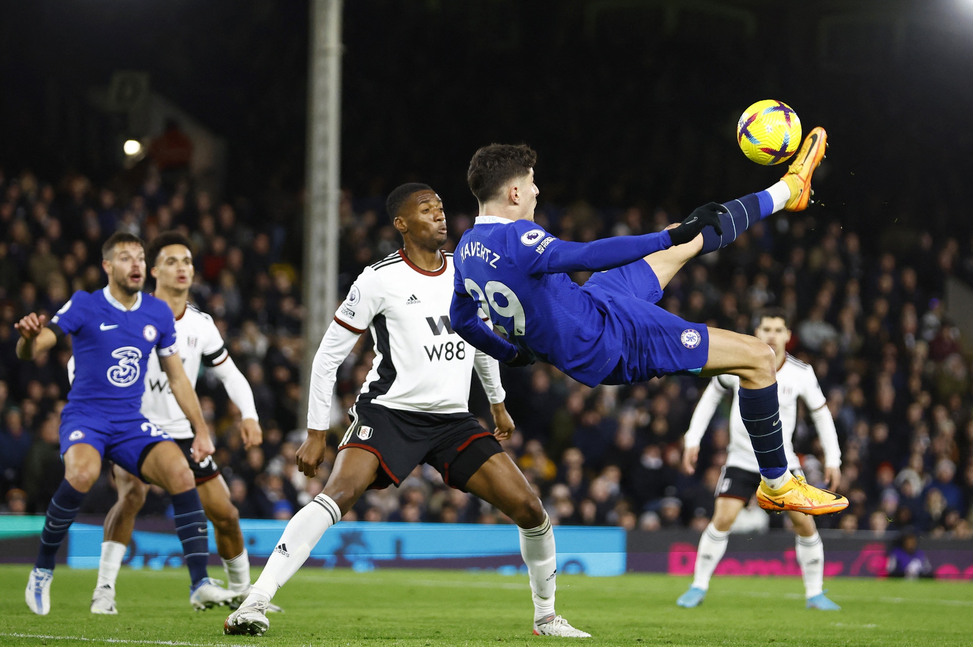 T&acirc;n binh Joao Felix nhận thẻ đỏ ng&agrave;y ra mắt, Chelsea thua thảm Fulham - Ảnh 7.