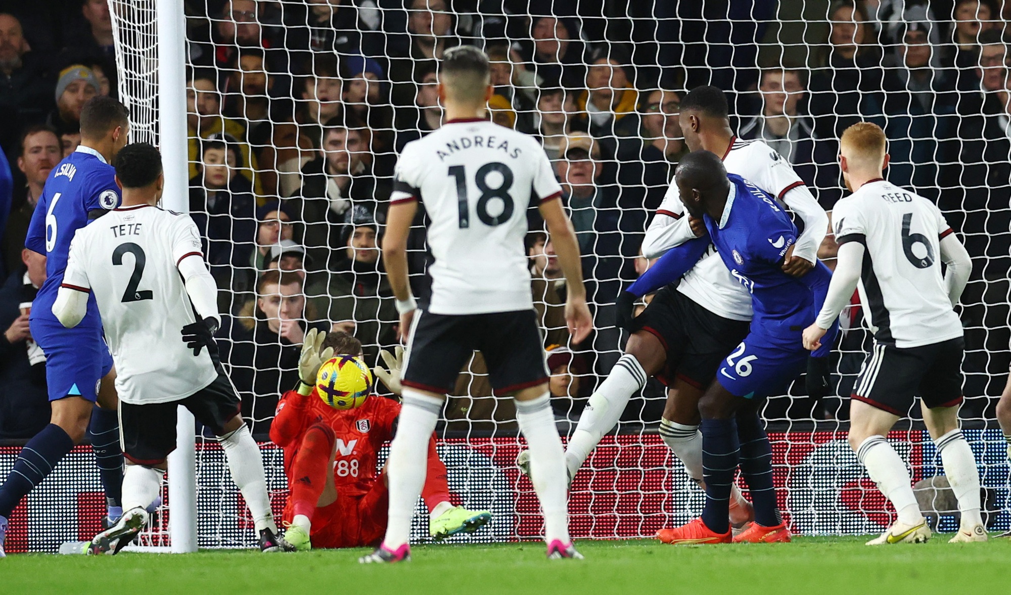 T&acirc;n binh Joao Felix nhận thẻ đỏ ng&agrave;y ra mắt, Chelsea thua thảm Fulham - Ảnh 5.