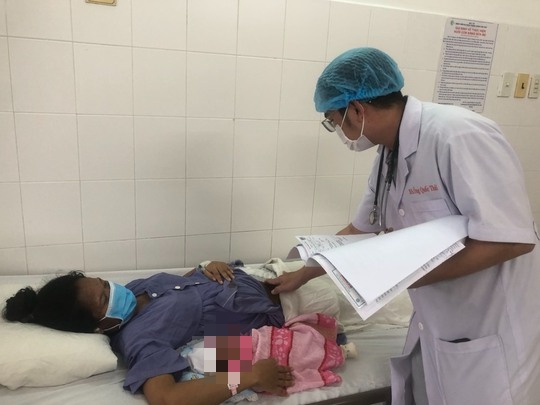 Bé trai may mắn chào đời dù mẹ mang khối u buồng trứng 8kg - Ảnh 3.
