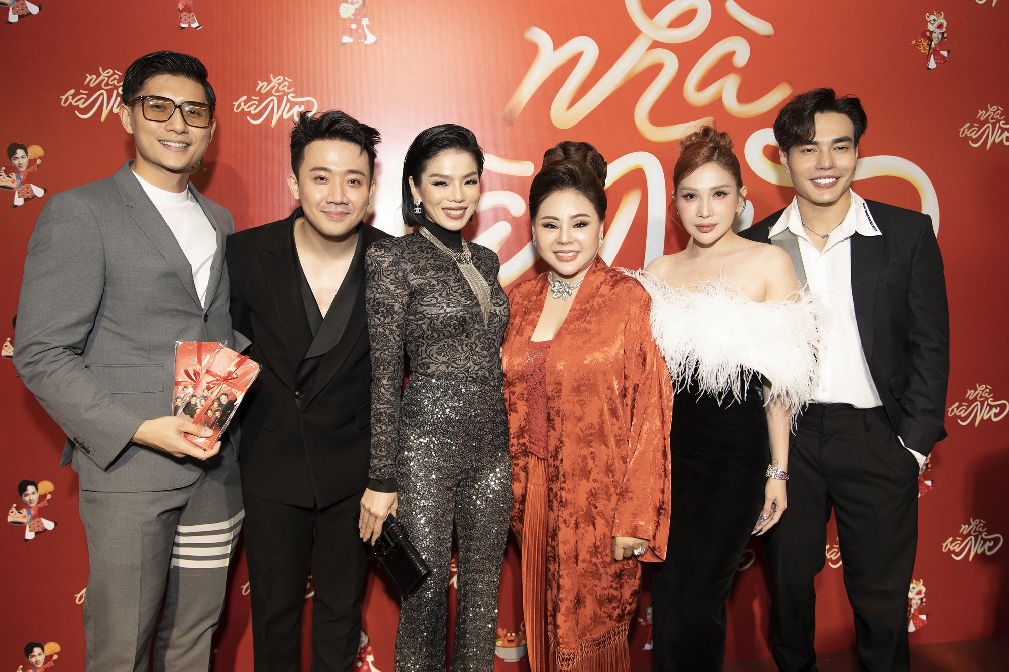 Nghệ sĩ Việt tụ hội ch&uacute;c mừng Trấn Th&agrave;nh ra mắt &ldquo;Nh&agrave; b&agrave; Nữ&rdquo; - Ảnh 17.