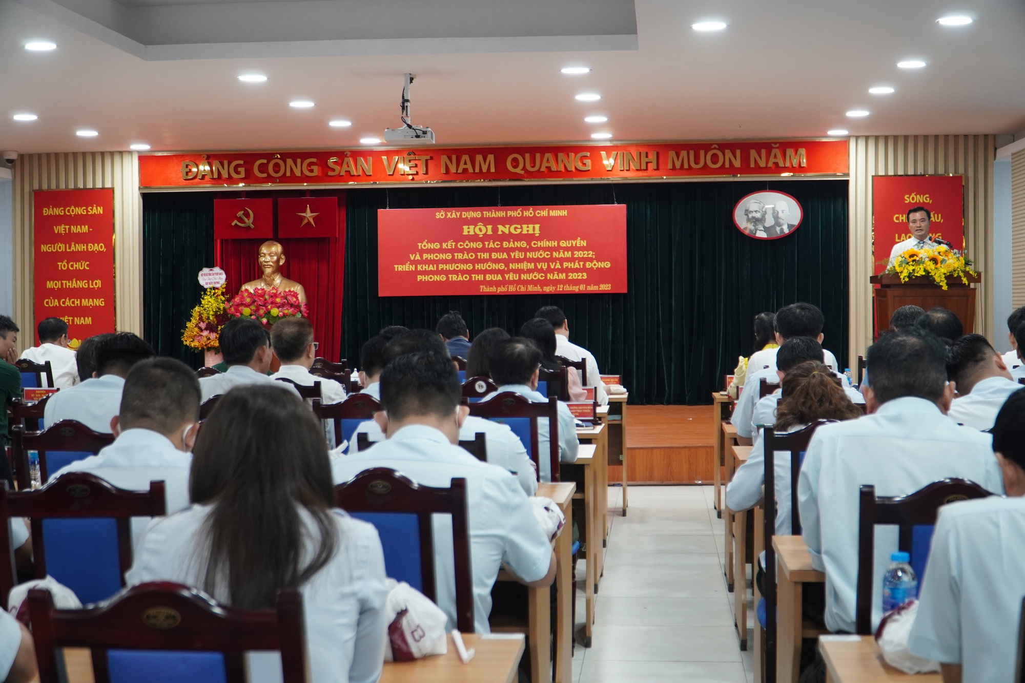 Phó Chủ tịch UBND TP HCM: Kết quả xây dựng nhà ở xã hội còn khiêm tốn - Ảnh 1.