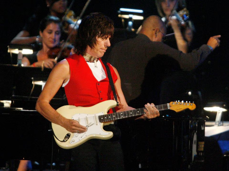 Tay guitar lừng danh bạn thân Johnny Depp qua đời vì viêm màng não