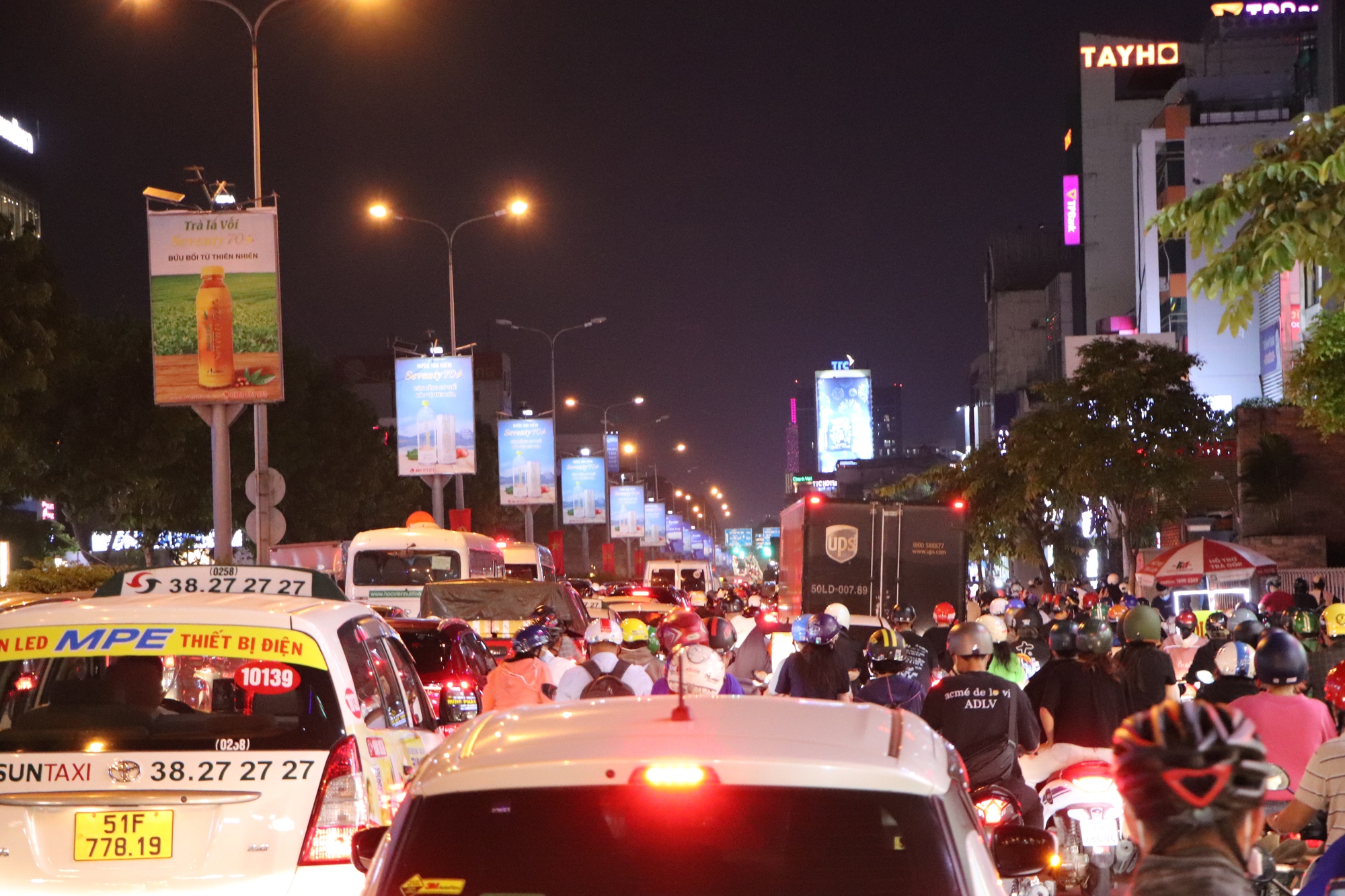 Kẹt xe ở TP HCM ngày cận Tết