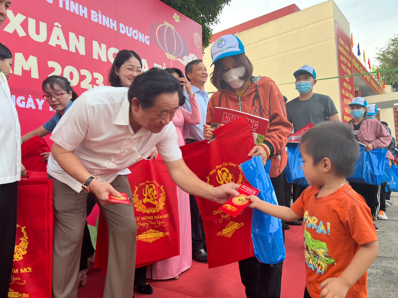 Đón Tết sum vầy, đoàn tụ