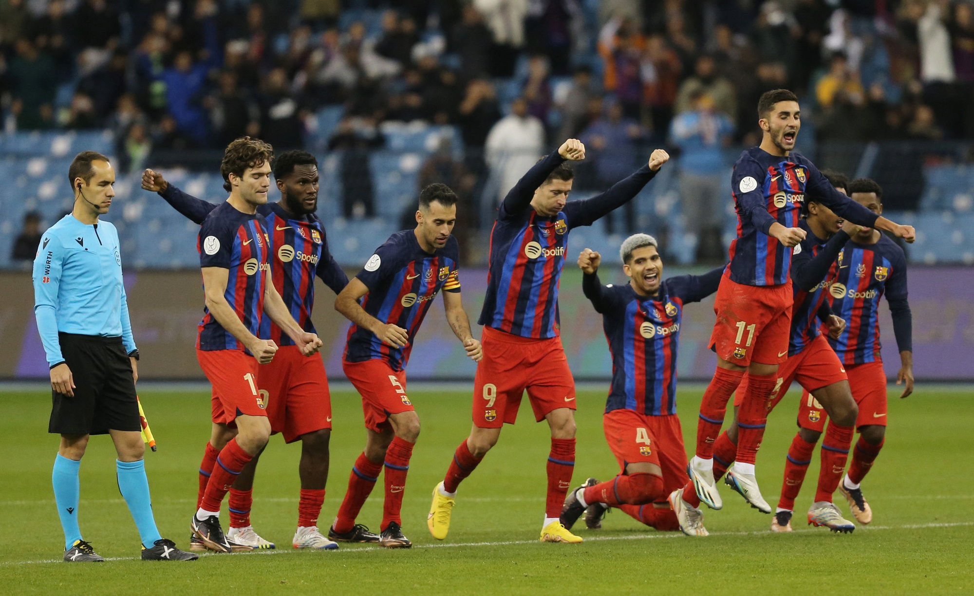 Vượt kh&oacute; Real Betis, Barcelona đoạt v&eacute; chung kết Si&ecirc;u c&uacute;p T&acirc;y Ban Nha - Ảnh 7.