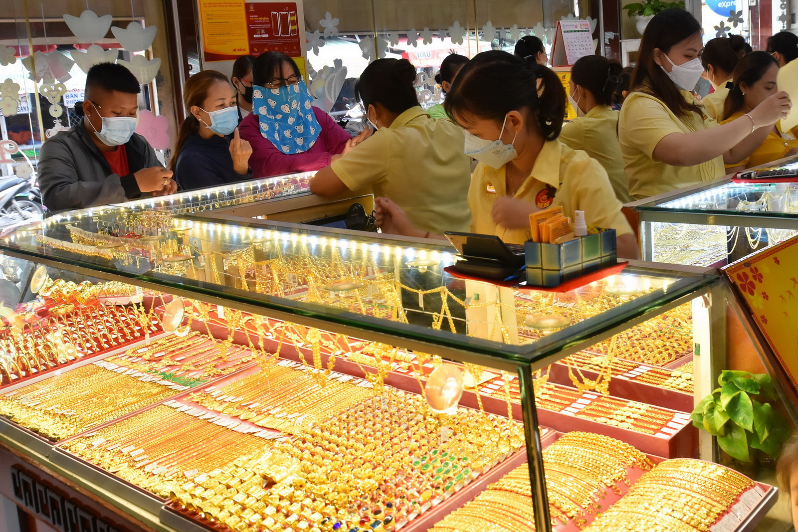 Giá vàng hôm nay 14-1: Thế giới tăng sốc, vàng trong nước nhảy vọt