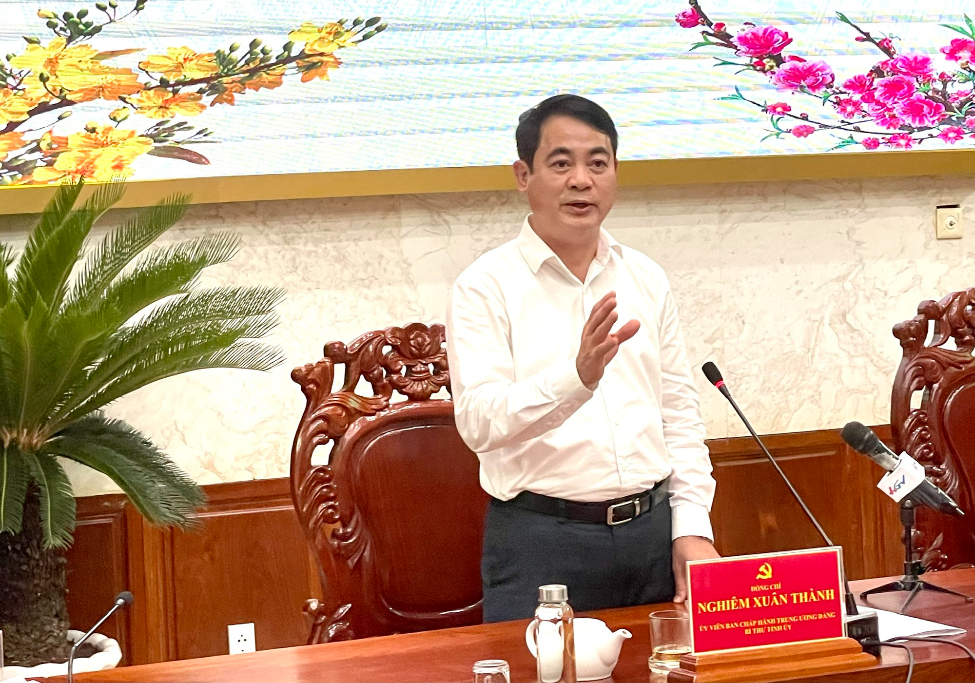 Bí thư Tỉnh ủy Hậu Giang nhận Huân chương Lao động hạng Nhất