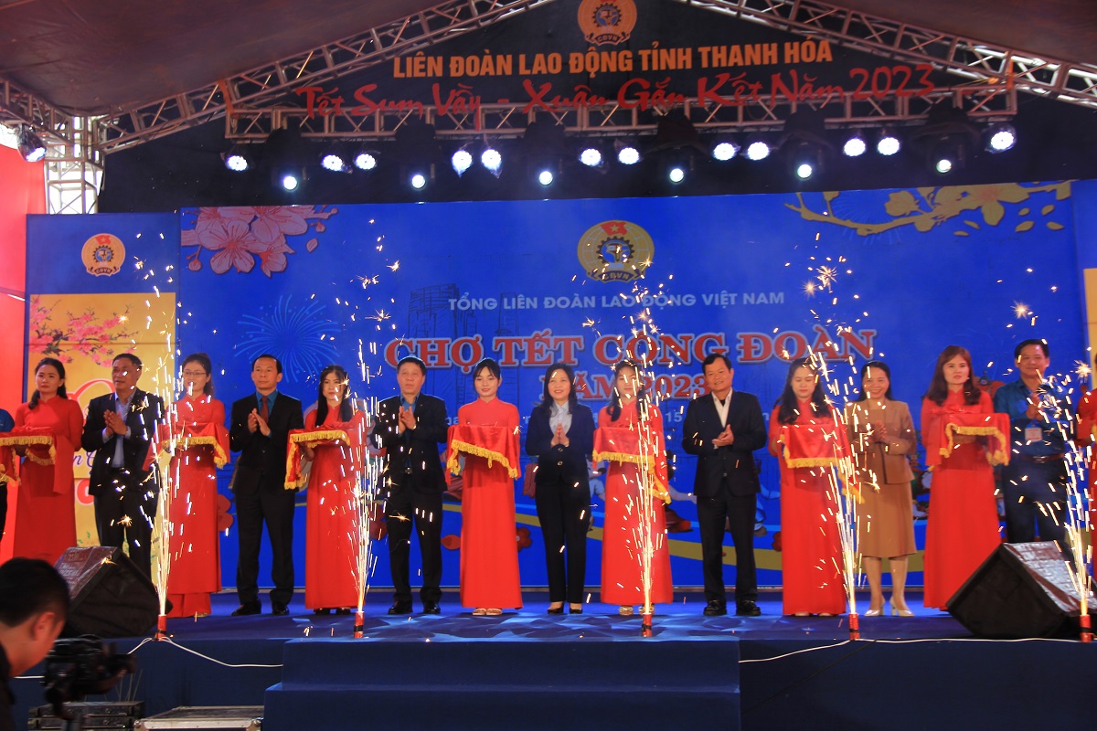 H&agrave;ng ng&agrave;n người lao động h&aacute;o hức đi mua sắm ở Chợ Tết C&ocirc;ng đo&agrave;n - Ảnh 5.