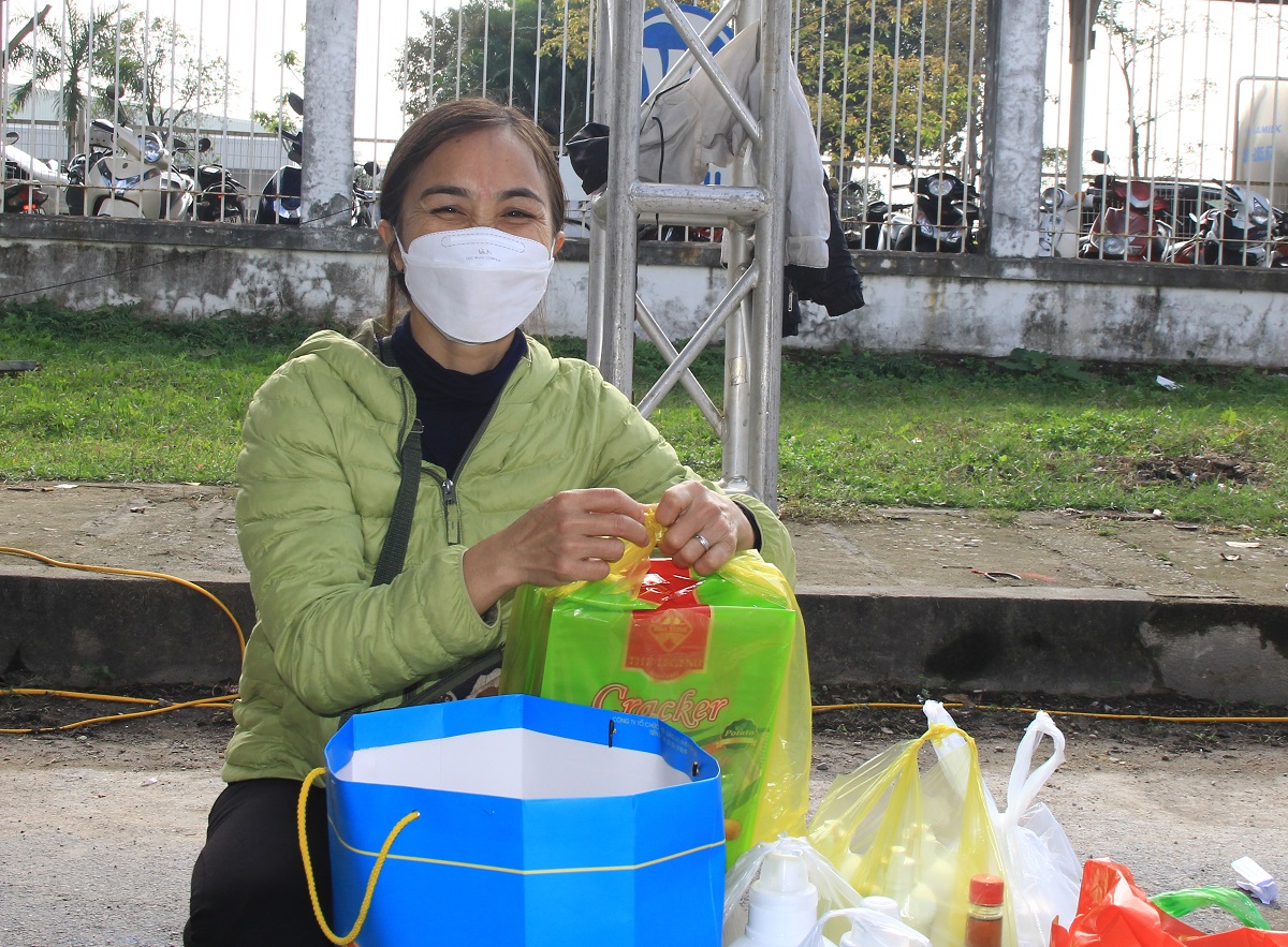 H&agrave;ng ng&agrave;n người lao động h&aacute;o hức đi mua sắm ở Chợ Tết C&ocirc;ng đo&agrave;n - Ảnh 16.
