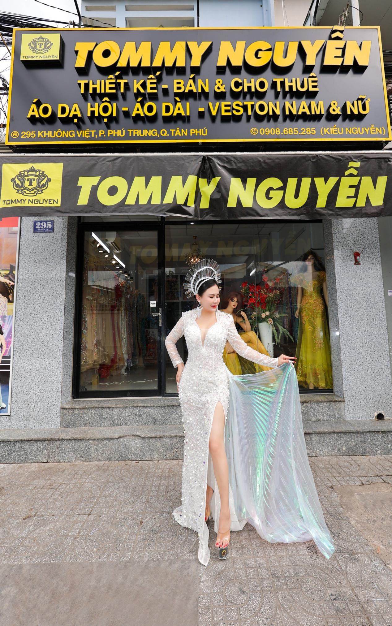Hoa hậu L&yacute; Kim Ng&acirc;n diện v&aacute;y quyến rũ mừng NTK Tommy Nguyễn khai trương - Ảnh 3.