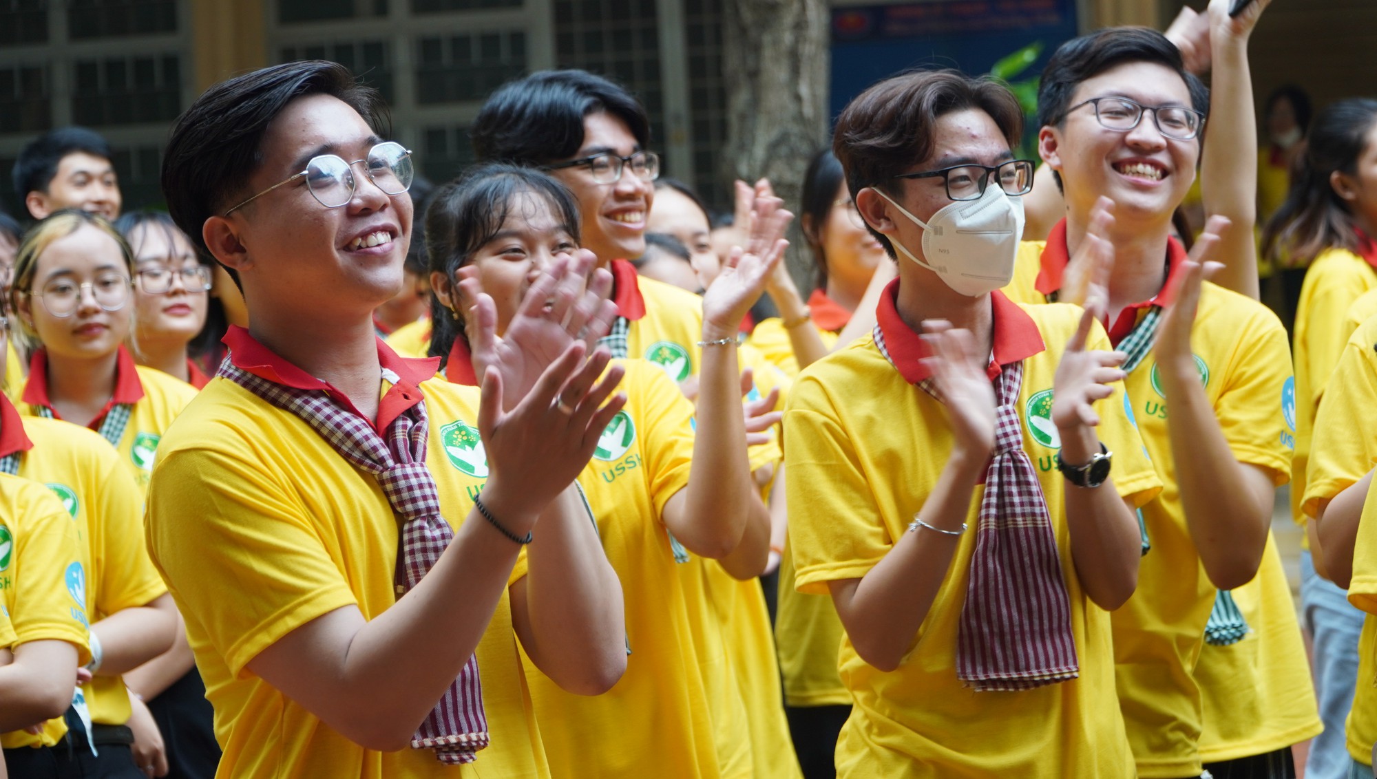 Sinh viên mang mùa xuân và cờ Tổ quốc đến những miền quê - Ảnh 1.