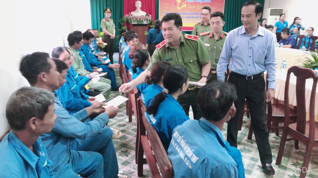Chia sẻ x&uacute;c động của Thiếu tướng Đinh Văn Nơi tại Cần Thơ - Ảnh 4.