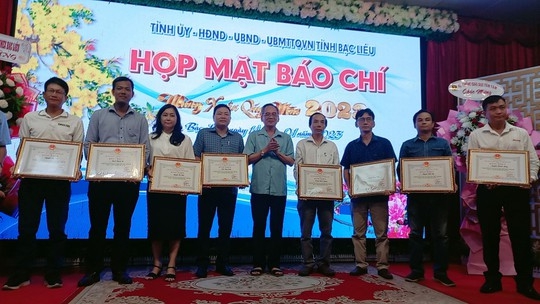 Tỉnh Bạc Li&ecirc;u tặng bằng khen cho 3 c&aacute; nh&acirc;n của B&aacute;o Người Lao Động - Ảnh 4.